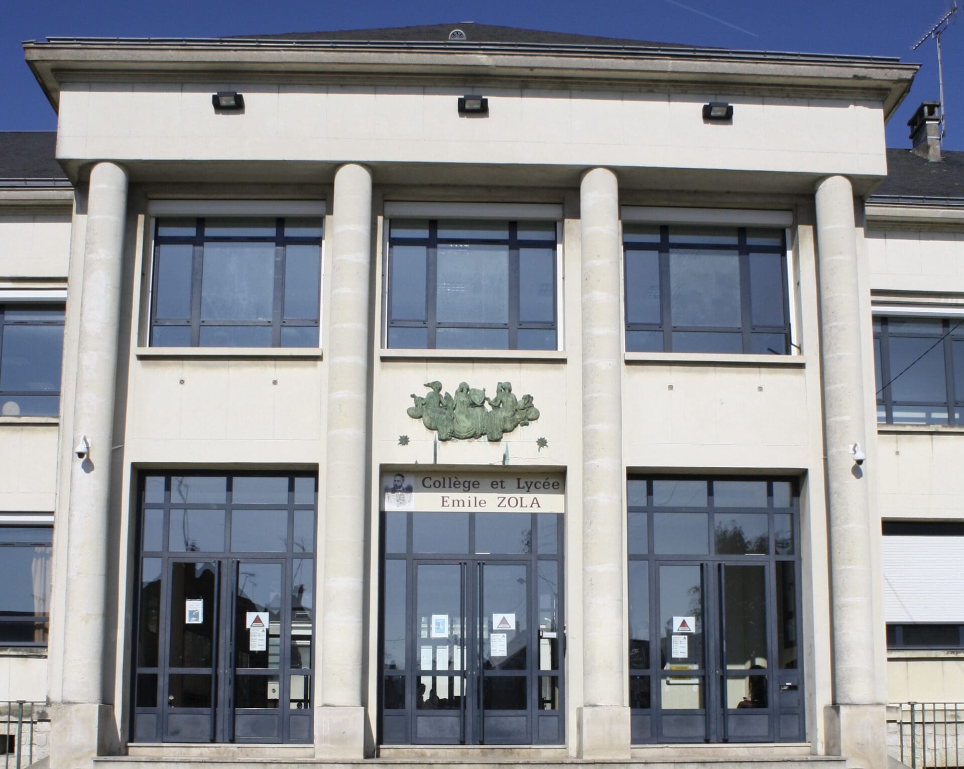 Accident de car scolaire près de Châteaudun: une lycéenne tuée, 40 blessés