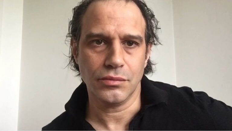 Nâzim Boudjenah risque d'être licencié de la Comédie-Française pour avoir menacé Sandrine Rousseau