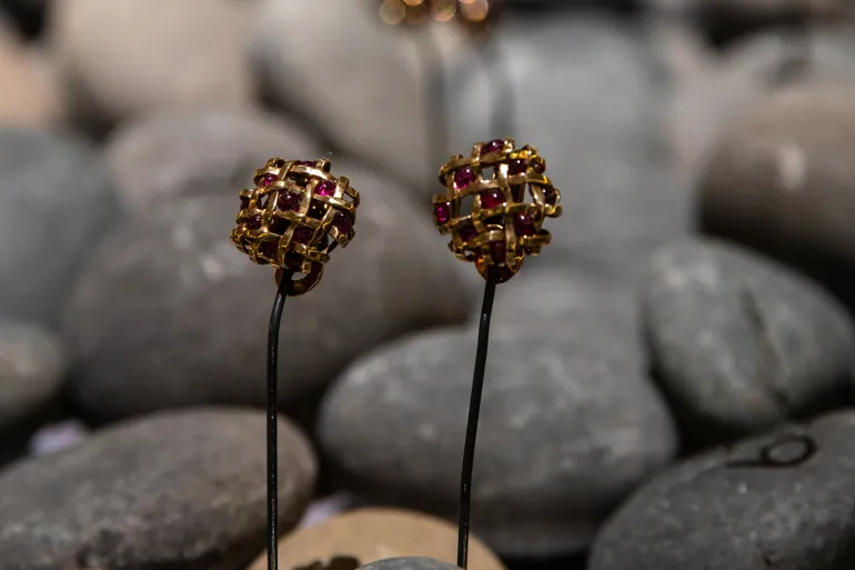 Que savez-vous de la société "Velum Vendôme", créatrice de bijoux pour les familles royales ?