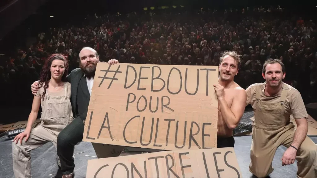 « Debout pour la culture » : un mouvement contre les coupes budgétaires soutenu par des dizaines d’artistes