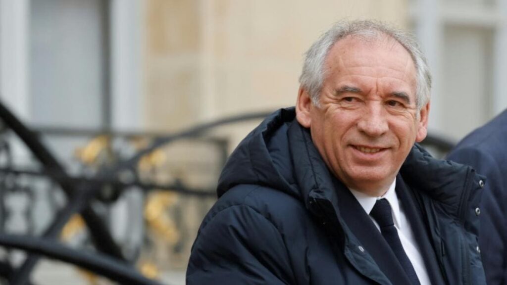 Bayrou dénonce Trump mais soutient Zelensky : la curieuse conception de l’ingérence du Premier ministre