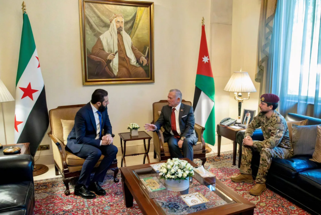 Abdallah II, lors de sa rencontre avec al-Sharaa, condamne les attaques israéliennes contre les territoires syriens