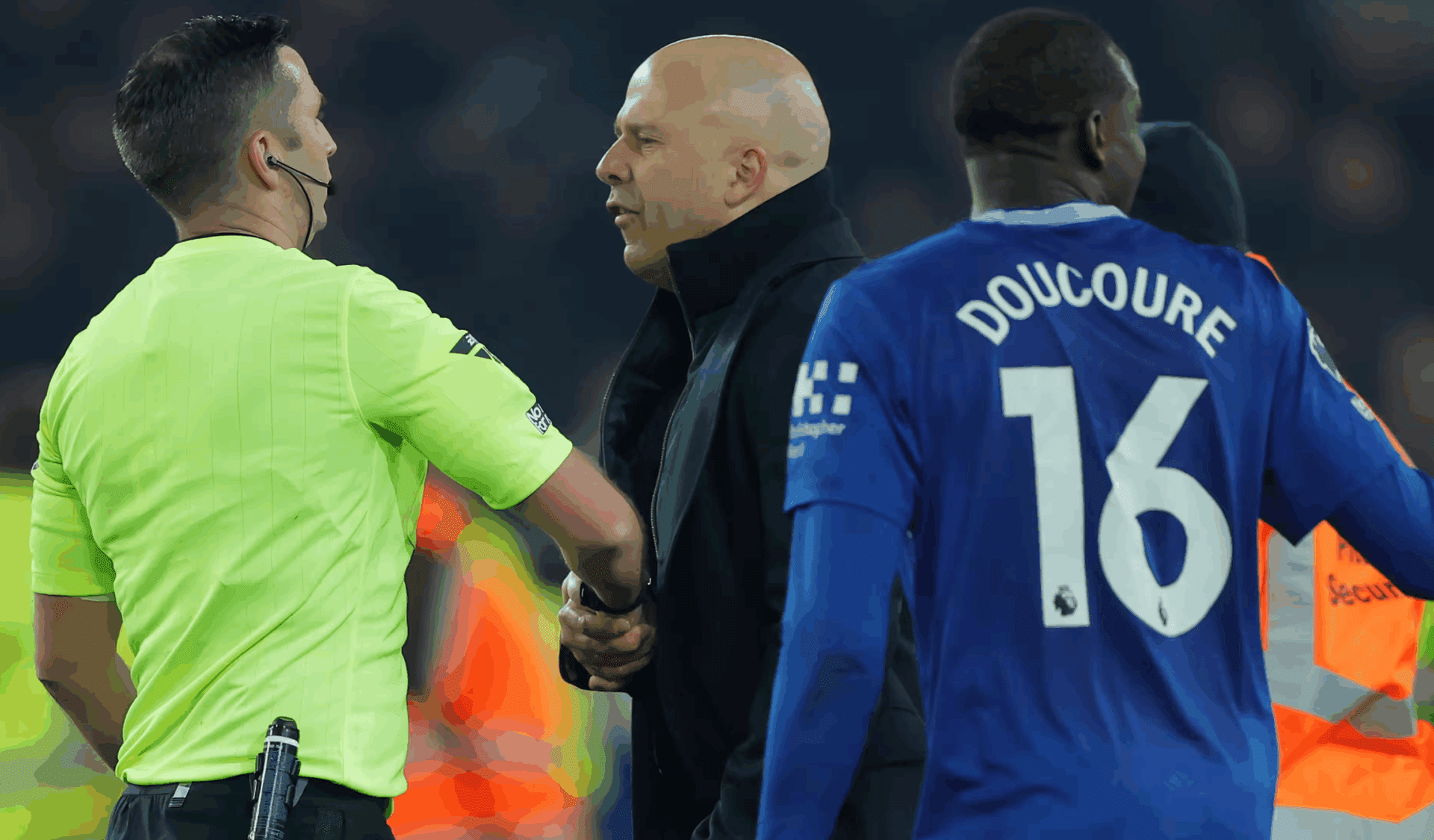 Accusations de perturbation contre Slot et les clubs de Merseyside