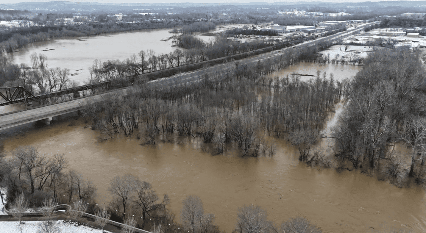 "Augmentation du bilan des violentes tempêtes aux États-Unis."