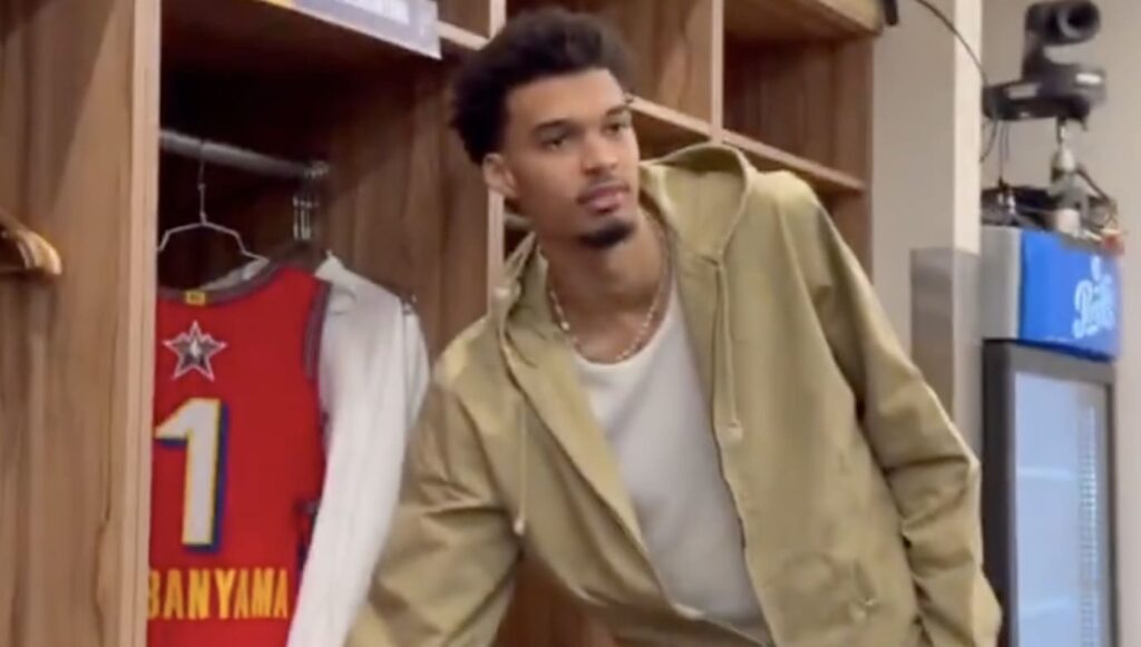 Wemby a emmené un livre au All-Star Game