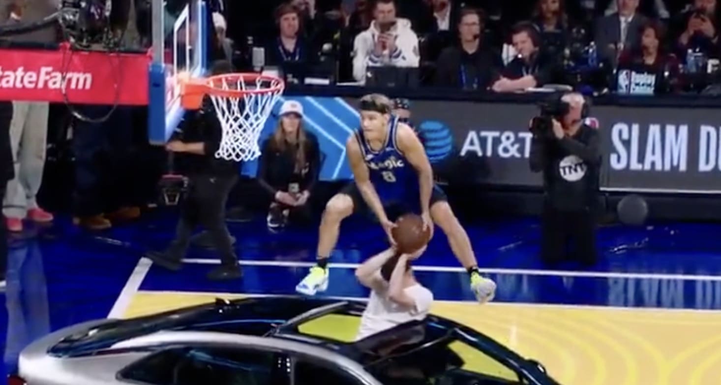 Concours de dunks du All-Star Game NBA : "Mac" McClung vole au-dessus d'une voiture !