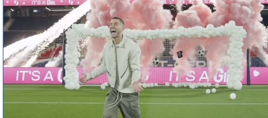 PSG - Lucas Hernandez révèle le sexe de leur futur enfant depuis le Parc des Princes