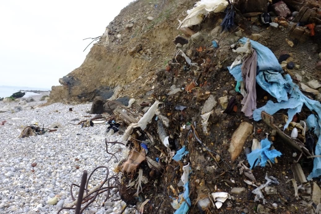 En Normandie, sous la plage… des décharges sauvages
