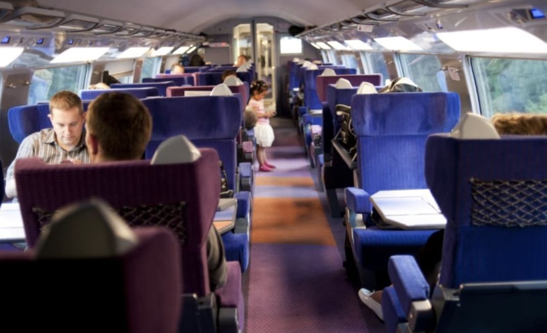 Nord : un élève gendarme maîtrise un homme armé d’un couteau dans un train