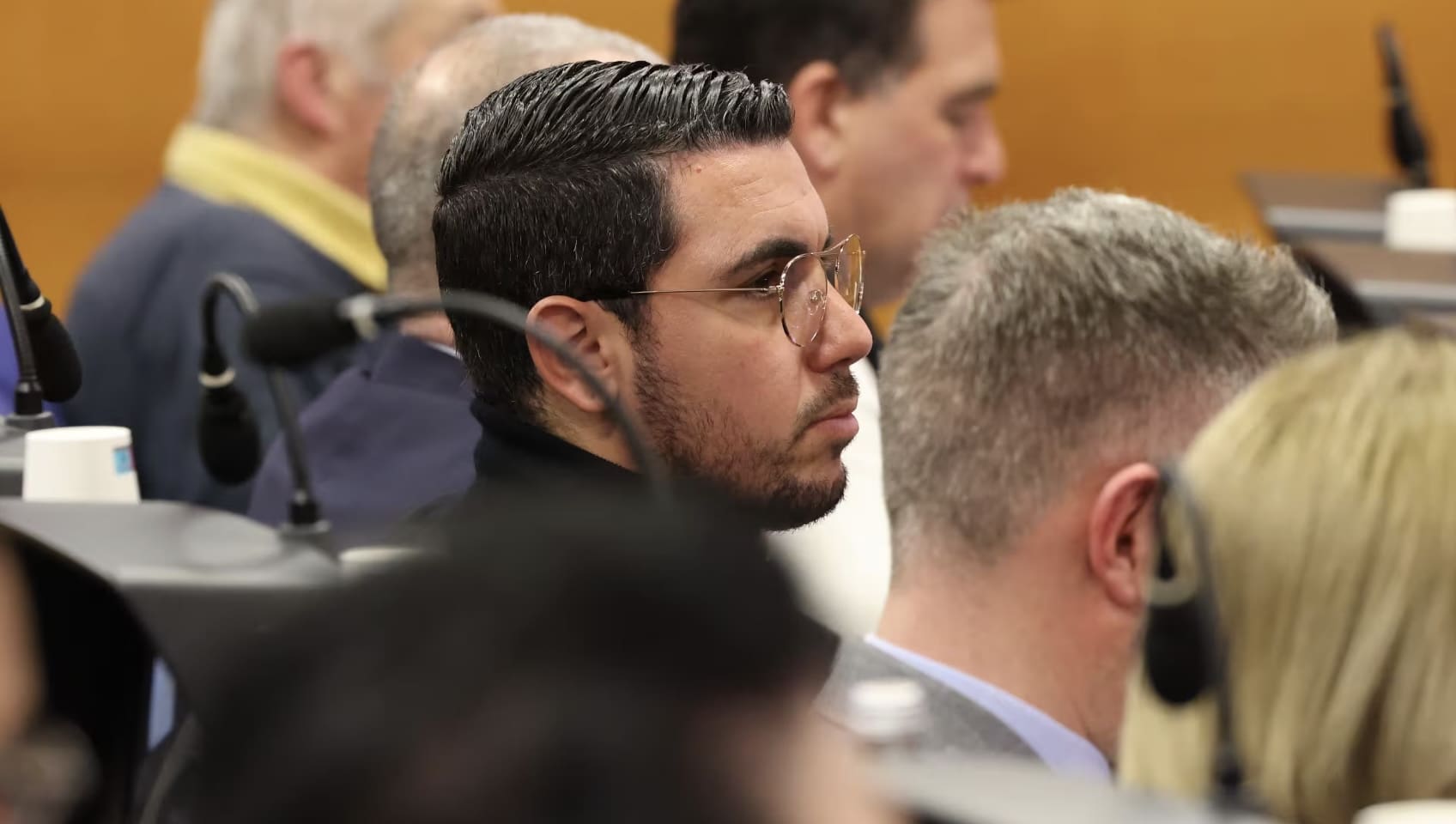 Un maire mis en examen pour viols assiste au conseil métropolitain et crée la polémique