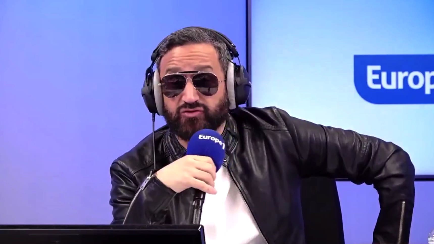 Hanouna tacle sévèrement Macron: "Il dit n'importe quoi! Ils ont voulu faire plaisir à leurs amis pour leur donner deux nouvelles chaînes, mais dans ce cas, il faut assumer!"