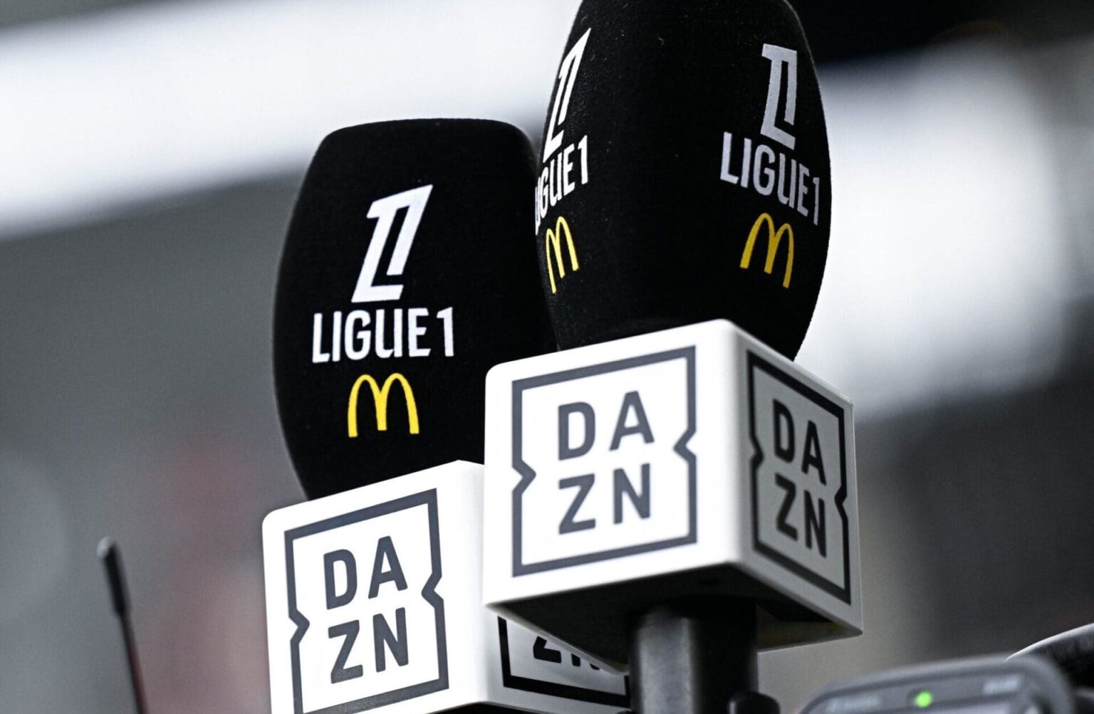 Droits TV - Qui sauvera le football français ? La LFP convoque un Conseil d'administration extraordinaire en urgence, DAZN va au bras de fer