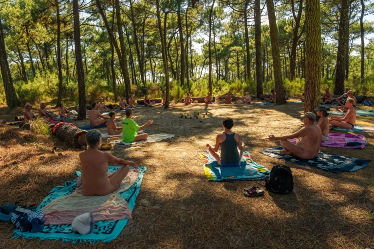 Euronat condamné : le plus grand village naturiste de France jugé trop peuplé
