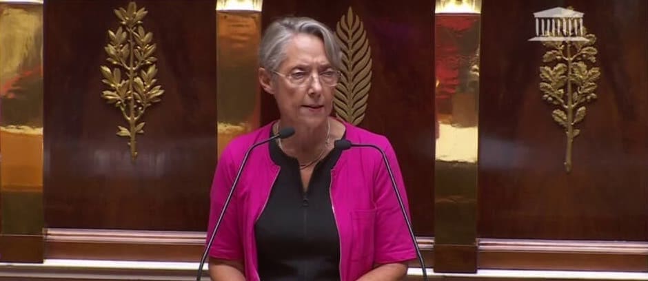 Gel du Pass Culture collectif : Élisabeth Borne tente de rassurer