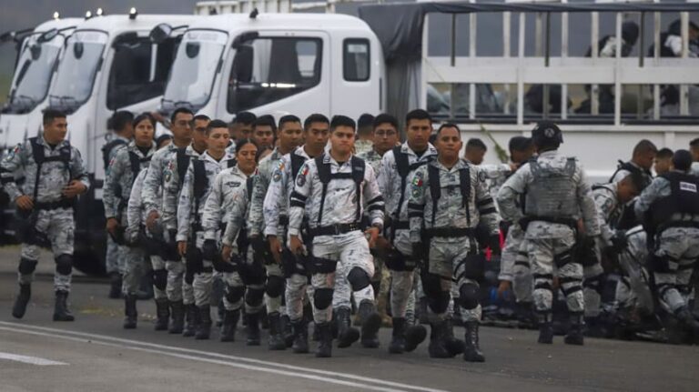 Face aux menaces de Trump, le Mexique mobilise 10 000 soldats