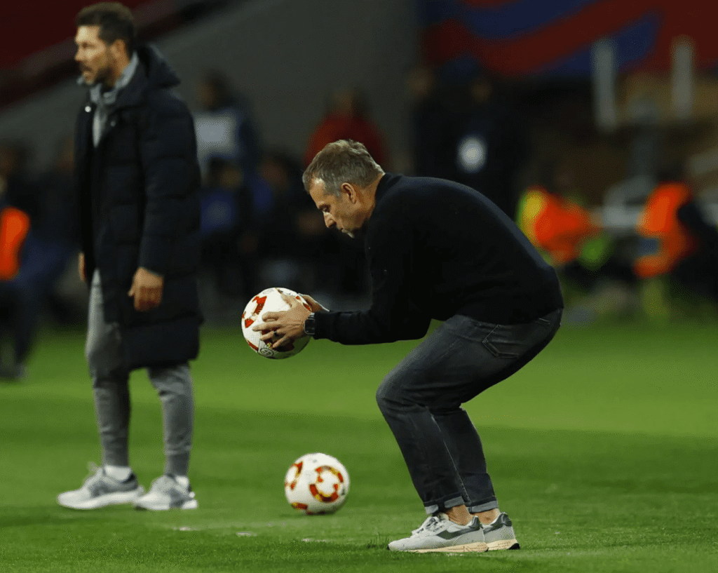 Flick, déçu, critique la défense de Barcelone