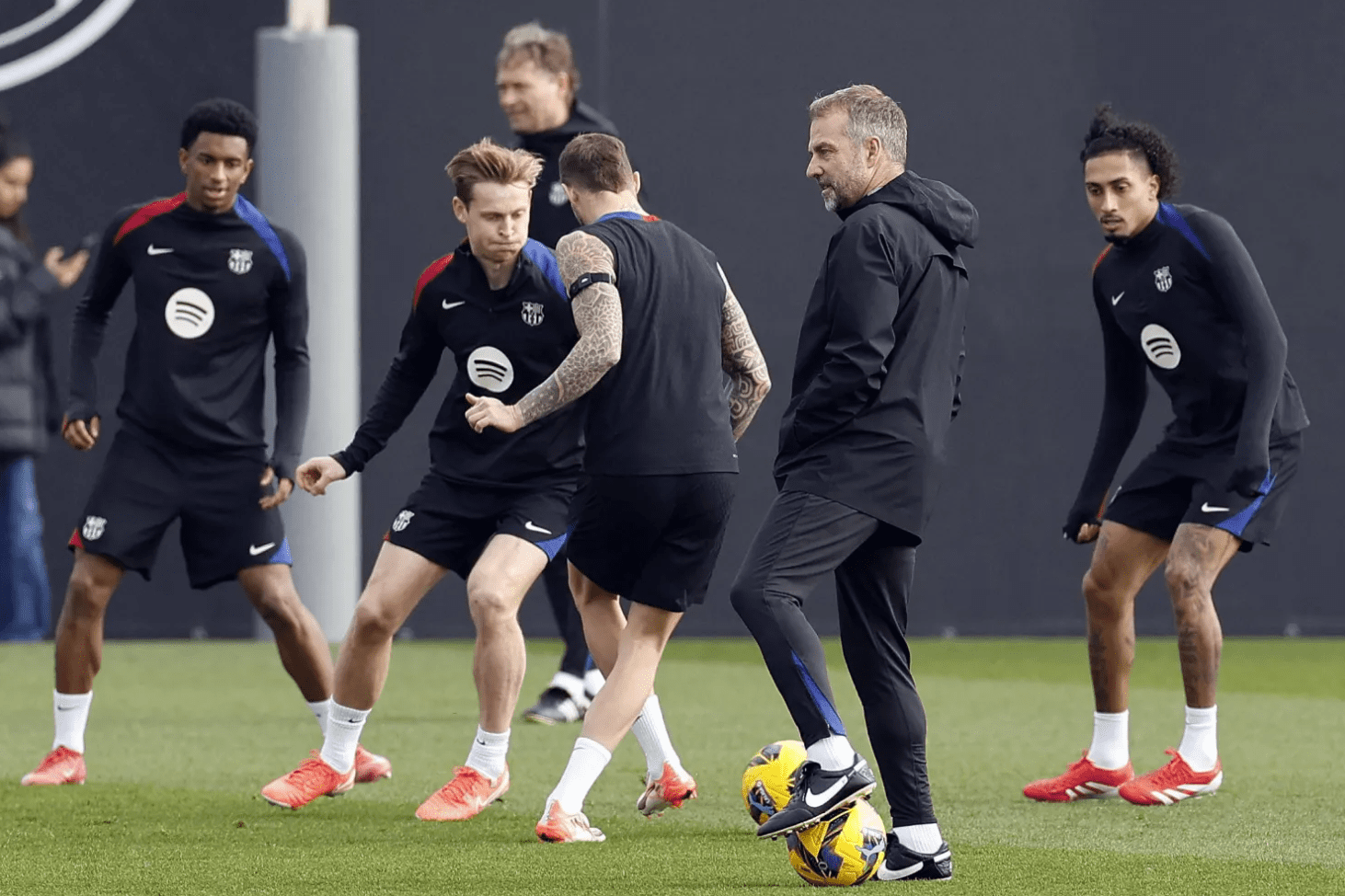 Flick, entraîneur de Barcelone : la polémique avec les arbitres est « de la faiblesse »... Je préviens les joueurs