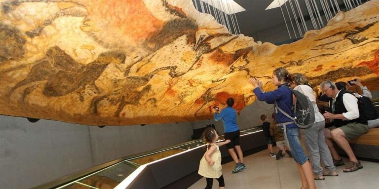 Lascaux III : la réplique itinérante des fresques préhistoriques reprend la route