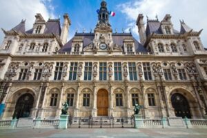 Chasse aux sorcières à Paris : deux restaurants solidaires sanctionnés pour des liens supposés avec Stérin