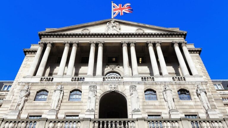 La Banque d’Angleterre abaisse ses taux et revoit fortement à la baisse la croissance britannique