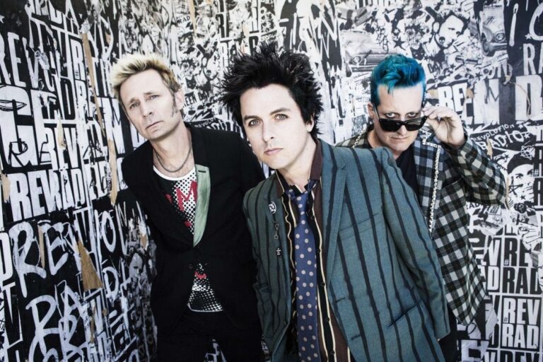 Green Day produit “New Year’s Rev”, un road-trip inspiré de ses débuts