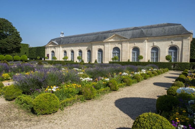 L’Orangerie du Domaine de Sceaux expose ses sculptures lors du Printemps de la Sculpture