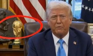 La présence de la Coupe du Monde dans le bureau de Trump soulève des questions