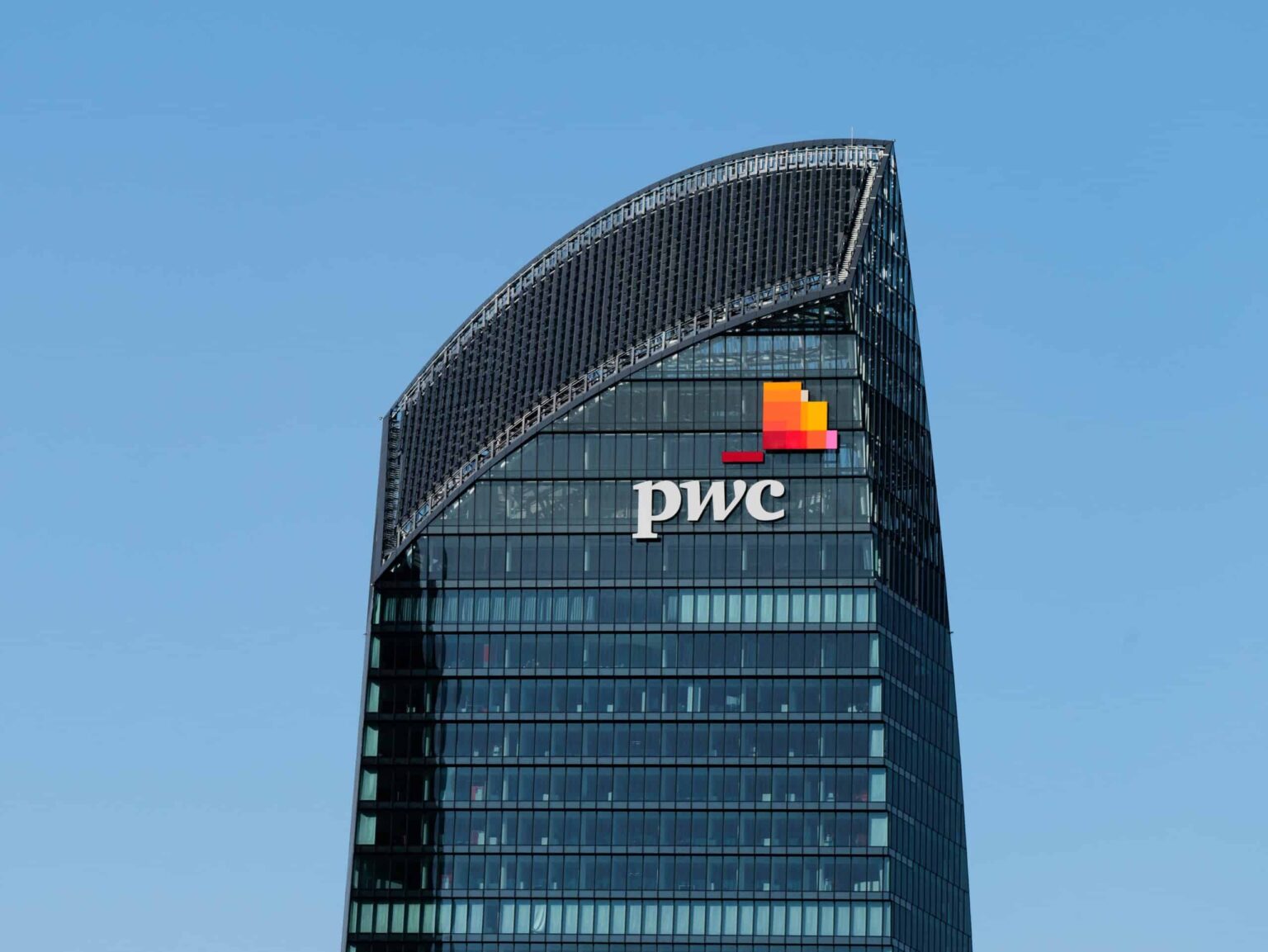 &lsquo;attribution des projets consultatifs à PwC
