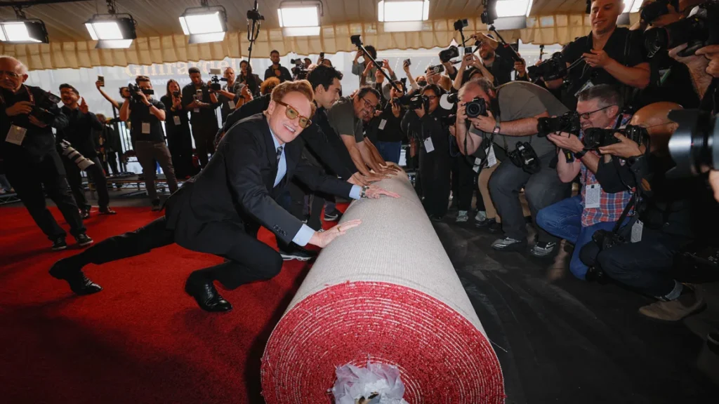 &lsquo;attendre aux Oscars – retrouvailles surprises, une performance de Wicked… et Conan.