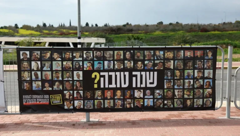Le bureau de Netanyahu : « Trois prisonniers dont les corps ont été restitués jeudi ont été délibérément tués »