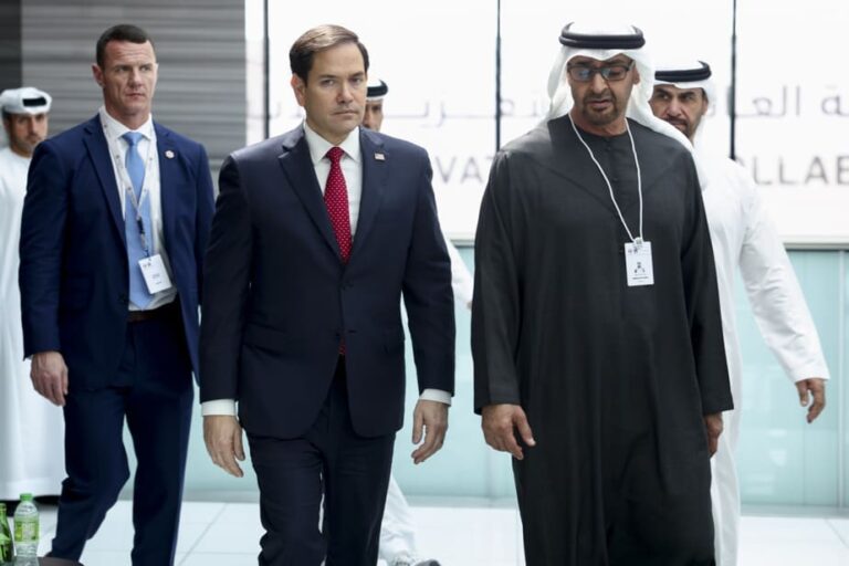 Les Émirats arabes unis confirment leur refus de déplacer les Palestiniens… et Sissi insiste sur l&rsquo;importance de la reconstruction