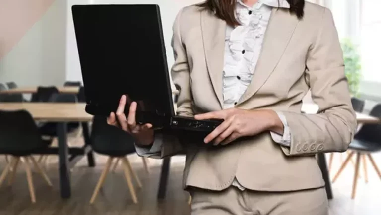 Les femmes représentent 43 % des conseils d&rsquo;administration des grandes entreprises britanniques