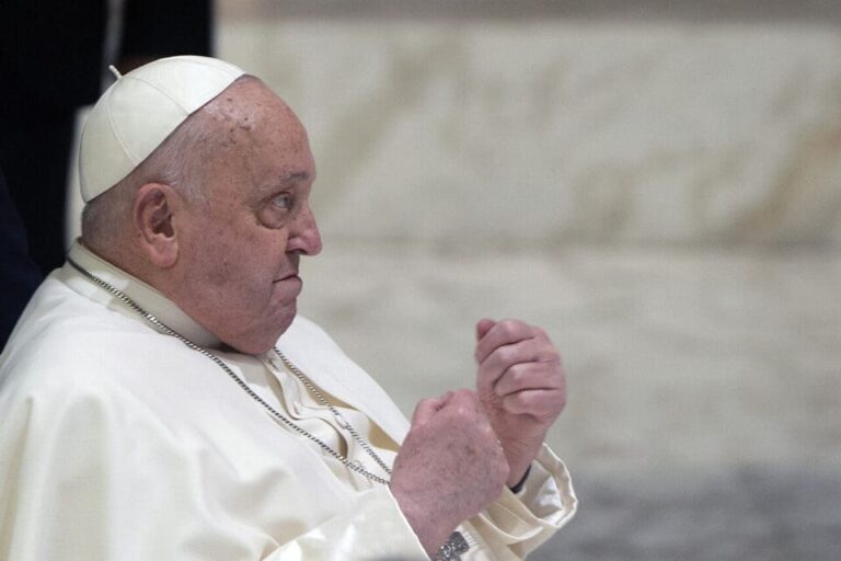 L’état de santé du Pape s’améliore