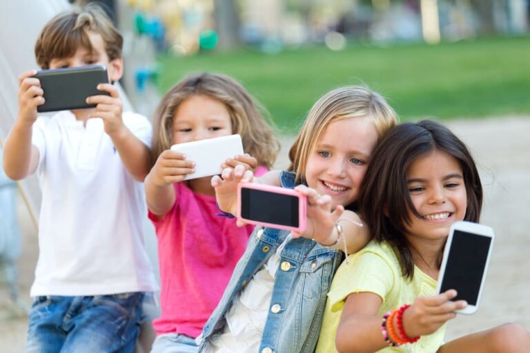 Peut-on imaginer une enfance sans smartphones pour les enfants ?