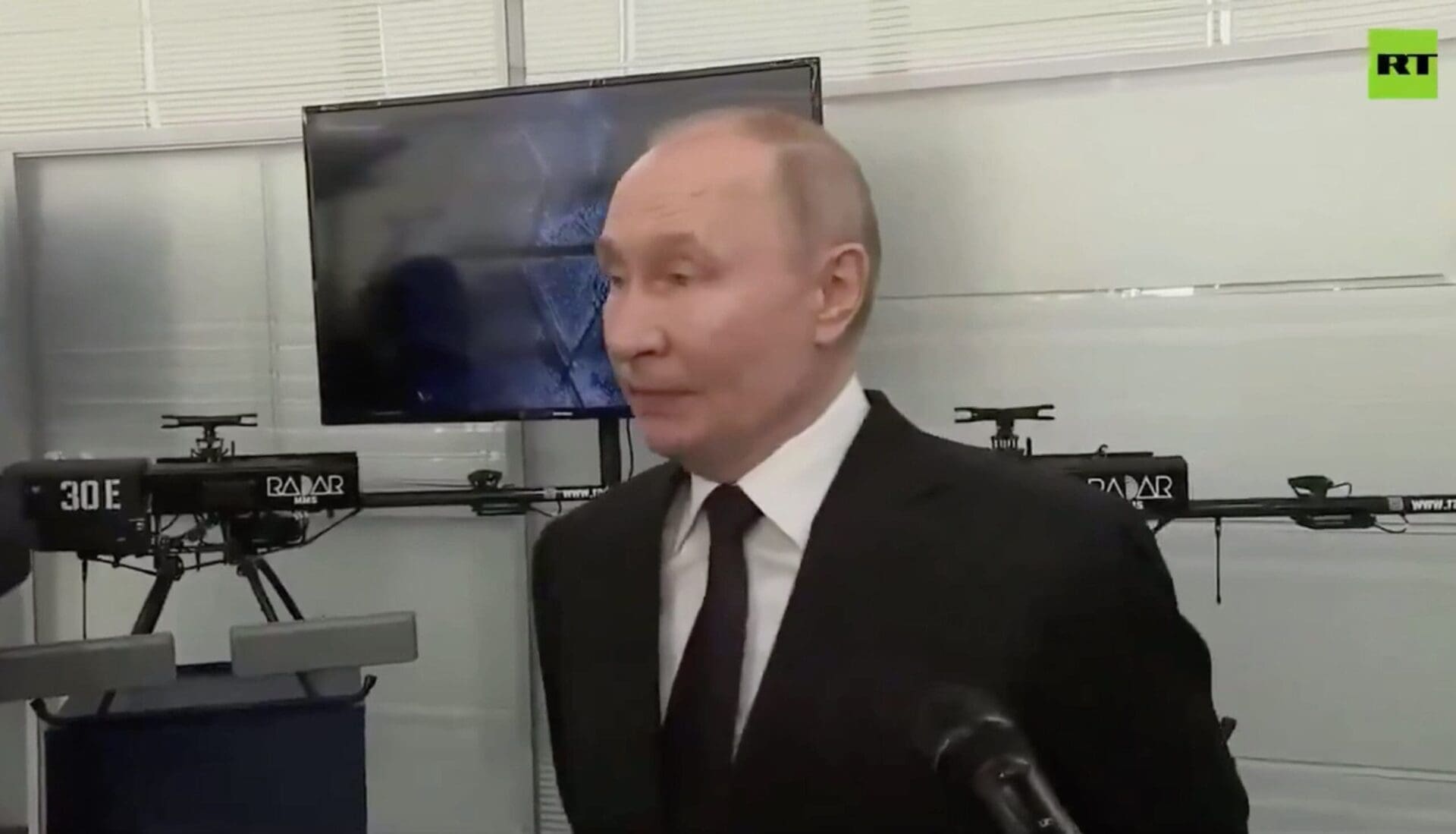 Vladimir Poutine: "Les relations diplomatiques normales sont rétablies avec les États-Unis."