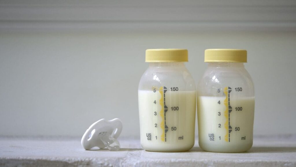 Quelle est la connexion entre le lait maternel et les blessures oculaires?