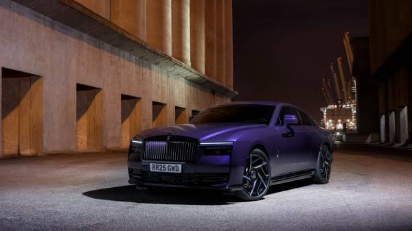 Rolls-Royce se prépare à lancer la version haut de gamme Black Badge Spectre.