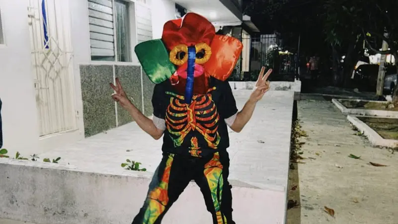 Shakira se faufile déguisée en éléphant et singe... pour un festival dans sa ville natale