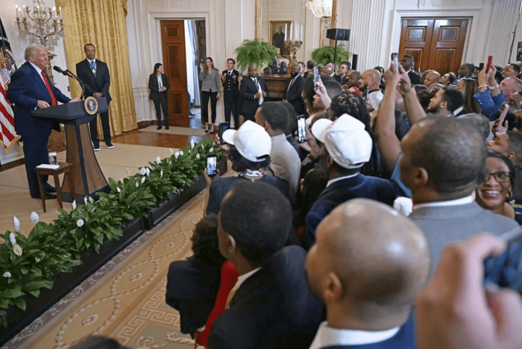 Trump évoque à nouveau la possibilité d’un troisième mandat « anticonstitutionnel »… et ses partisans Oui à quatre années supplémentaires