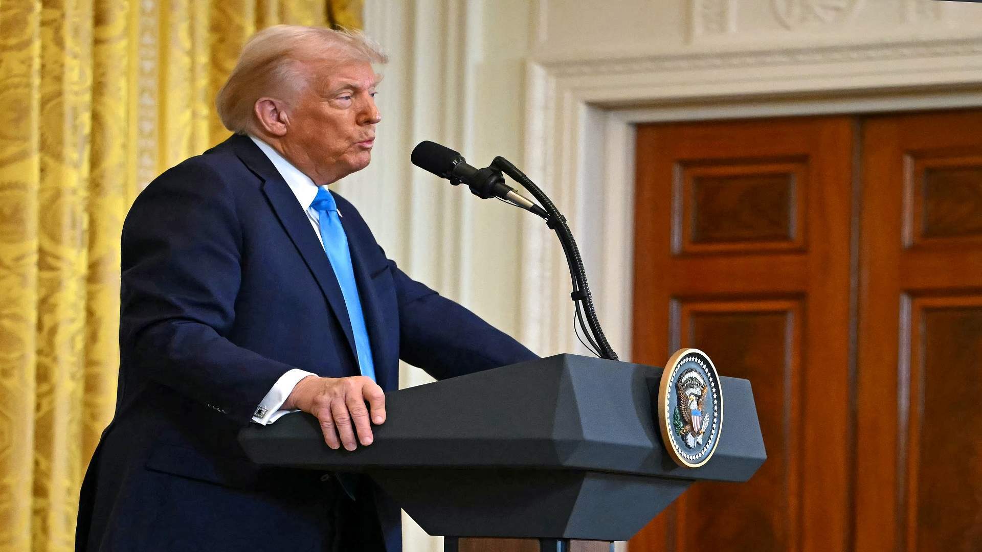 Donald Trump suspend l’aide militaire à l’Ukraine: «Zelensky freine la paix»