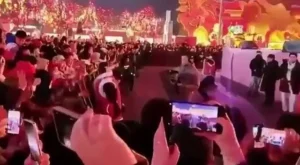 Un incident inattendu lors d’un festival en Chine : un robot échappe à tout contrôle !