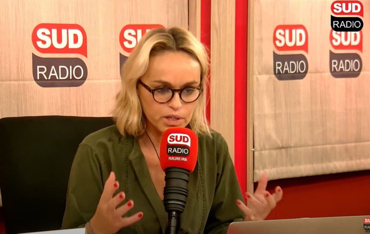 Cécile de Ménibus C8 Arcom Cyril Hanouna