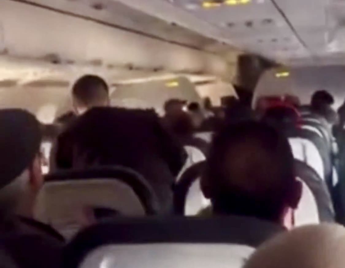 La série continue: un Airbus A319 en flammes, 104 passagers évacués d’urgence à Houston