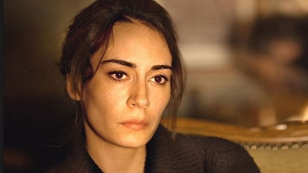 L’actrice turque du ‘Bureau des légendes’ Melisa Sözen entendue pour terrorisme à cause de son rôle dans la série