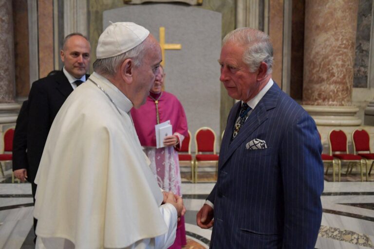 Le roi Charles III va rencontrer le pape François au Vatican