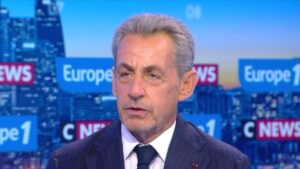 Nicolas Sarkozy réagit à la pose de son bracelet électronique: «J'ai décidé de mettre entre parenthèses mes activités publiques.»