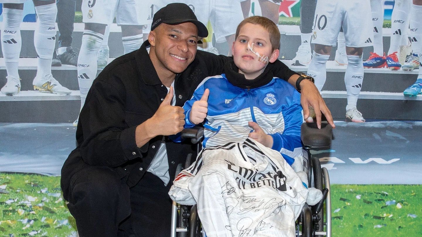 Décès de Lorenzo, le petit garçon atteint d’un cancer qui avait rencontré Kylian Mbappé, son idole