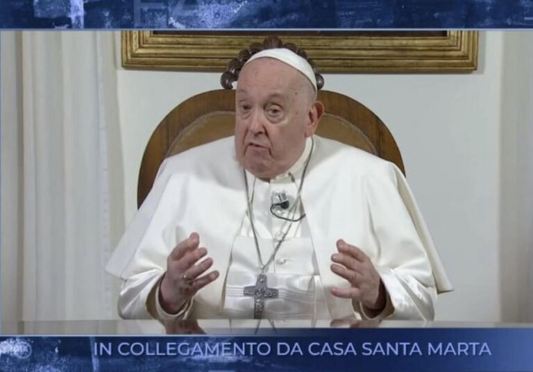 Le pape François dans un état toujours préoccupant, mais il reste de bonne humeur selon son entourage