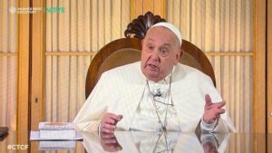 Le Vatican indique que le pape est toujours dans un état critique. Les médecins «réservés» sur le pronostic