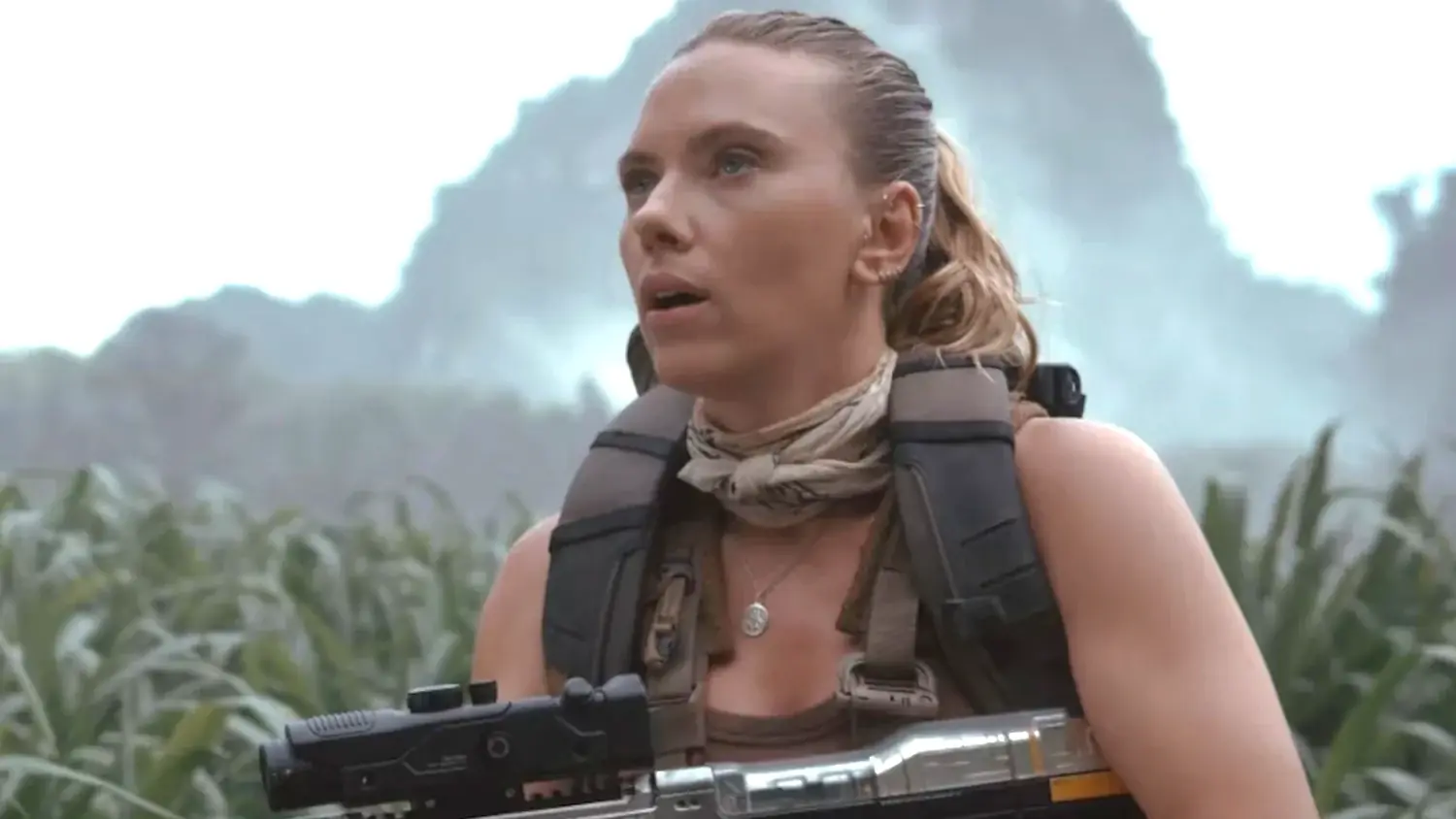 Scarlett Johansson face aux dinosaures dans "Jurassic World : Renaissance"